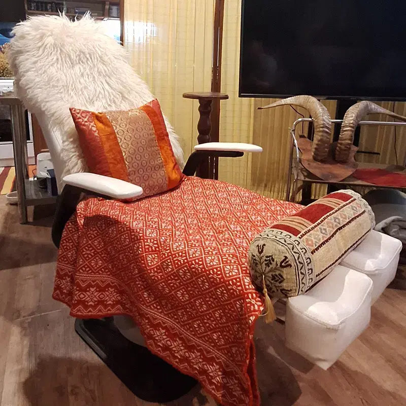 TREATMENT CHAIR / LOUNGER