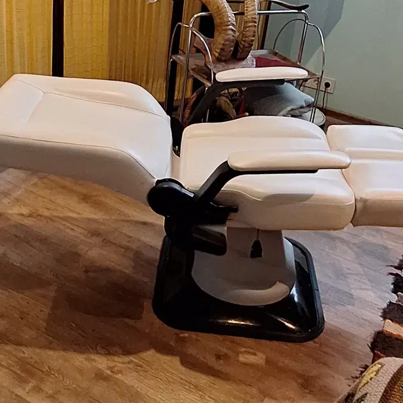 TREATMENT CHAIR / LOUNGER