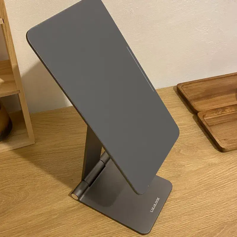 Magnetiline alus iPadile / Magnetic stand for iPad Lululook